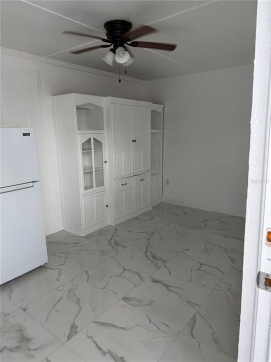 For Rent: $1,200 (1 beds, 1 baths, 400 Square Feet)