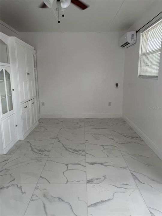 For Rent: $1,200 (1 beds, 1 baths, 400 Square Feet)