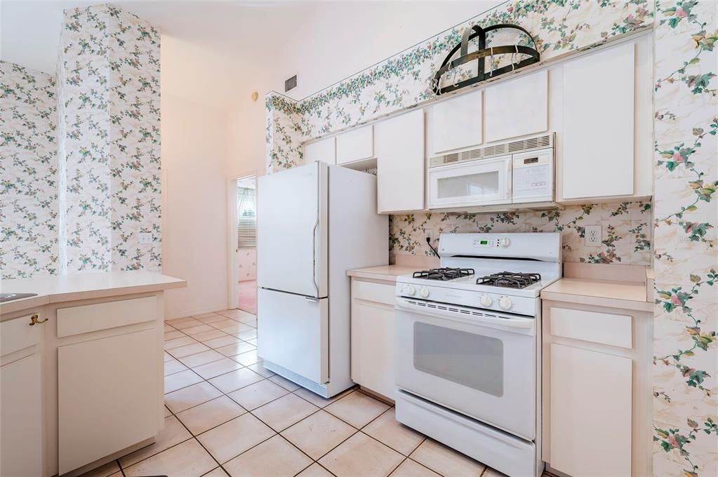 For Sale: $460,000 (4 beds, 2 baths, 1932 Square Feet)