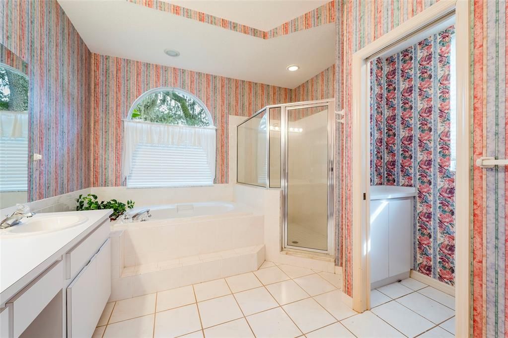 For Sale: $460,000 (4 beds, 2 baths, 1932 Square Feet)