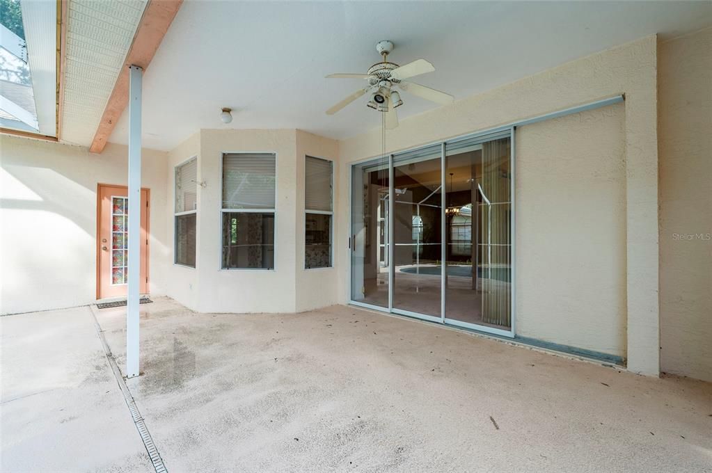 For Sale: $460,000 (4 beds, 2 baths, 1932 Square Feet)