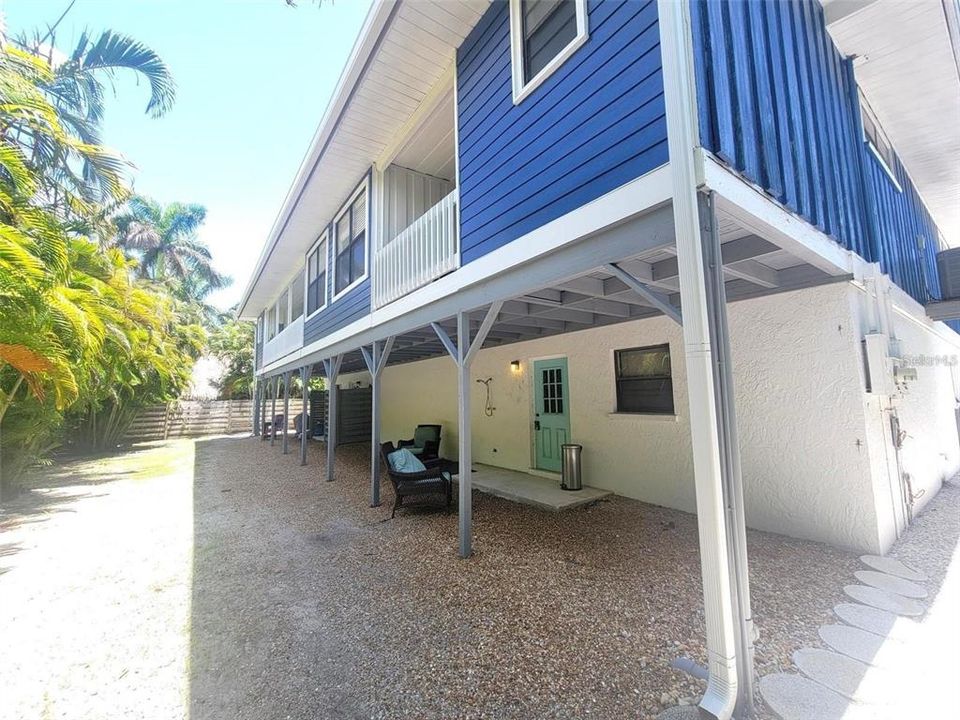 For Rent: $3,200 (3 beds, 2 baths, 2752 Square Feet)