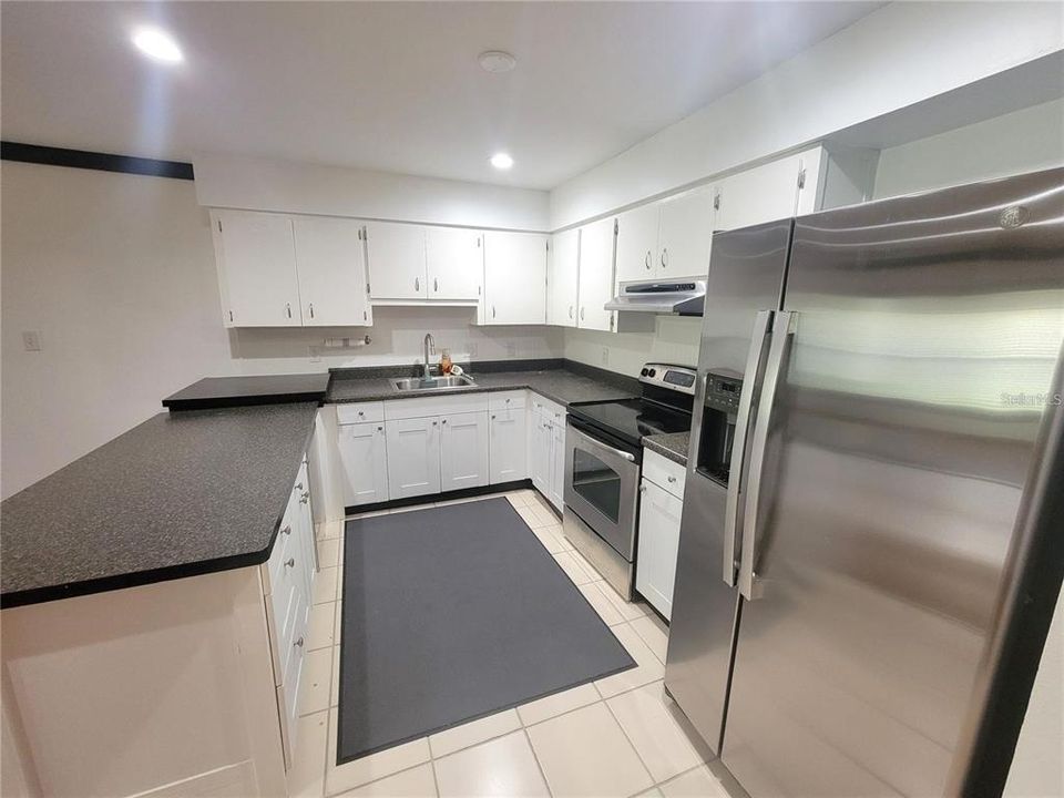 For Rent: $3,200 (3 beds, 2 baths, 2752 Square Feet)