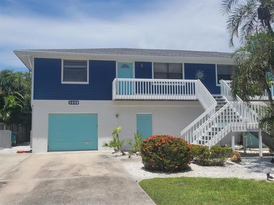 For Rent: $3,200 (3 beds, 2 baths, 2752 Square Feet)