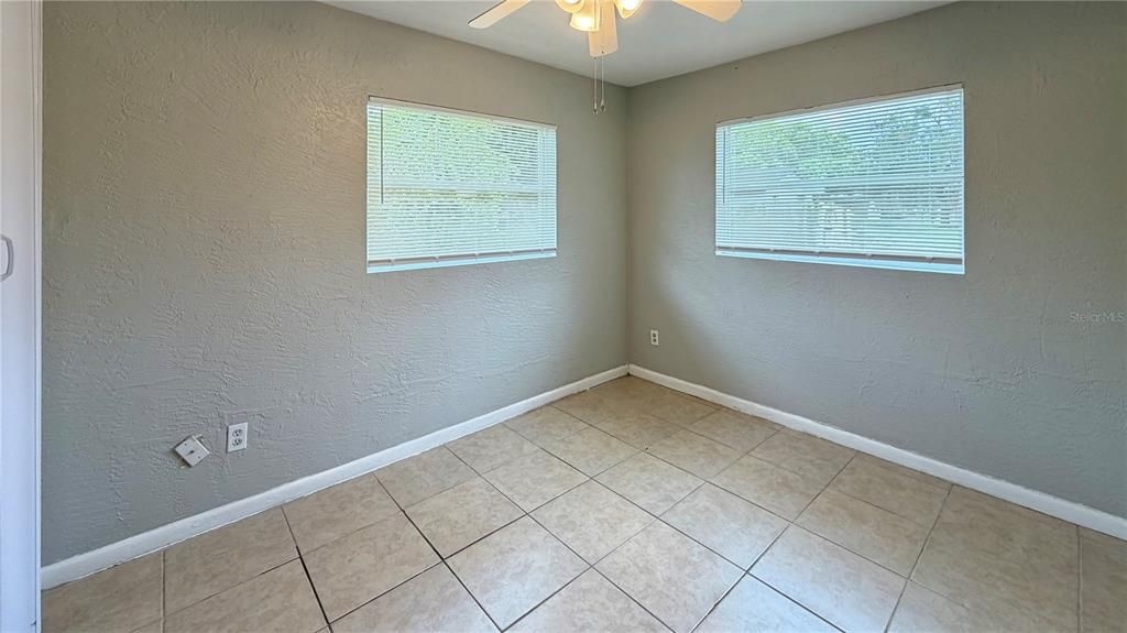 For Rent: $1,495 (3 beds, 2 baths, 949 Square Feet)