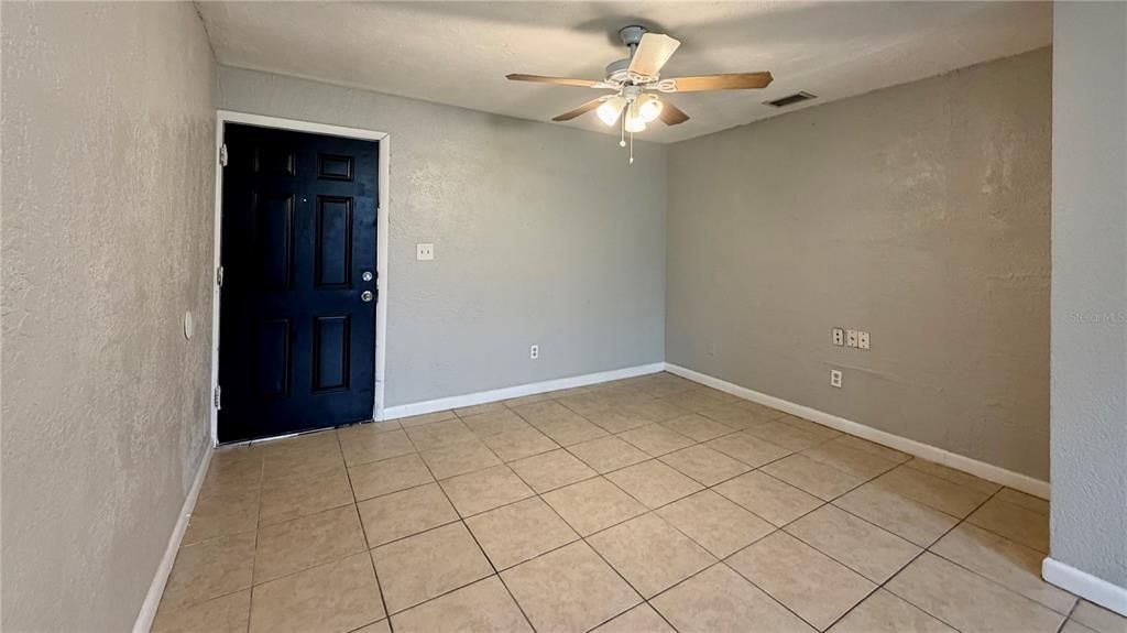 For Rent: $1,495 (3 beds, 2 baths, 949 Square Feet)