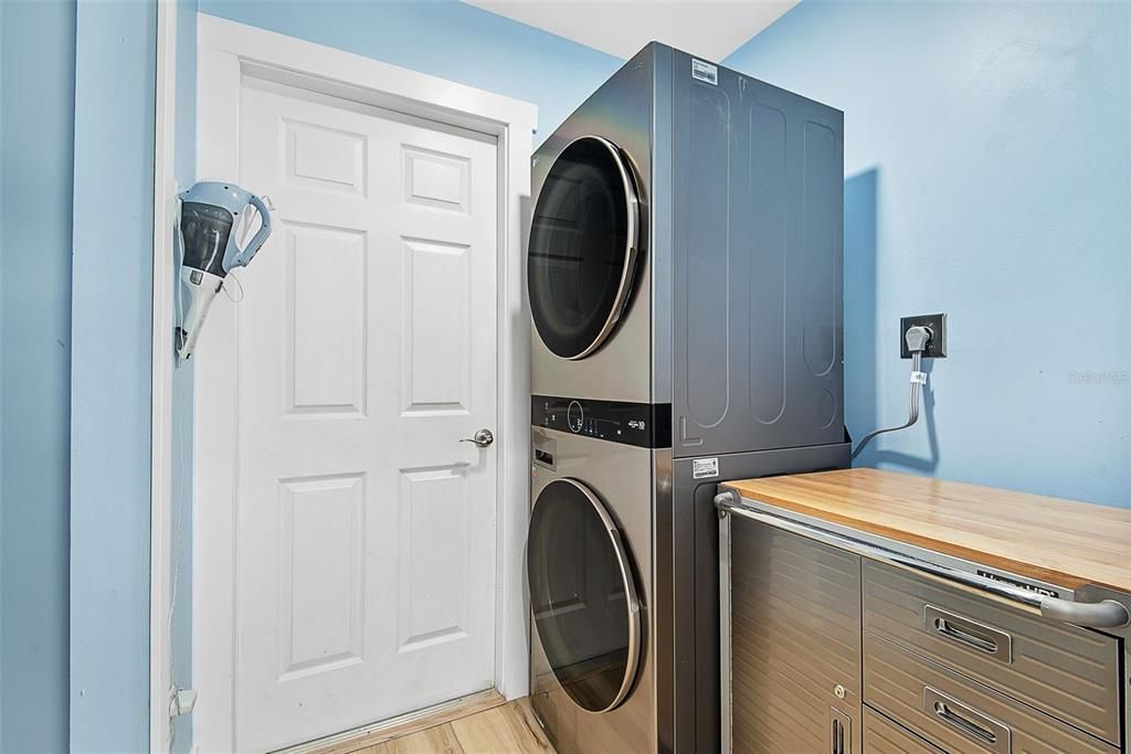 Active With Contract: $414,000 (3 beds, 2 baths, 1602 Square Feet)