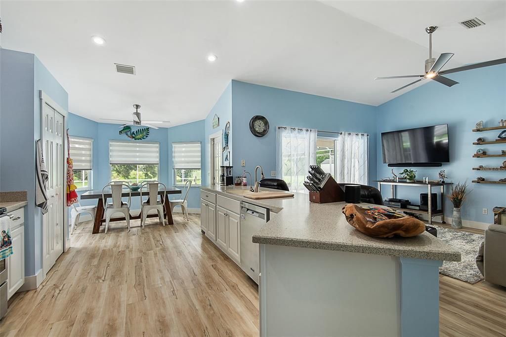 Active With Contract: $414,000 (3 beds, 2 baths, 1602 Square Feet)