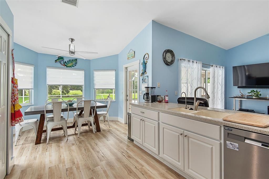 Active With Contract: $414,000 (3 beds, 2 baths, 1602 Square Feet)