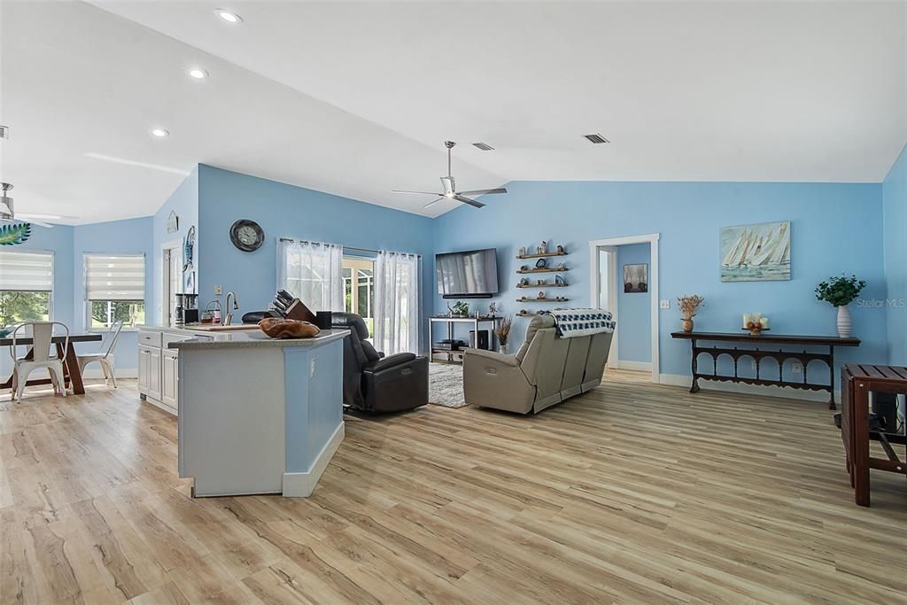 Active With Contract: $414,000 (3 beds, 2 baths, 1602 Square Feet)