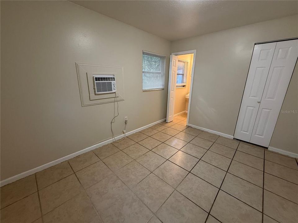 For Rent: $1,459 (3 beds, 1 baths, 958 Square Feet)
