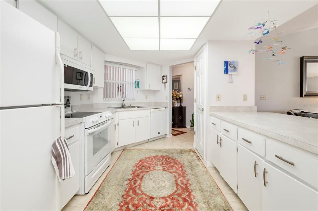 На продажу: $285,000 (2 спален, 2 ванн, 1427 Квадратных фут)