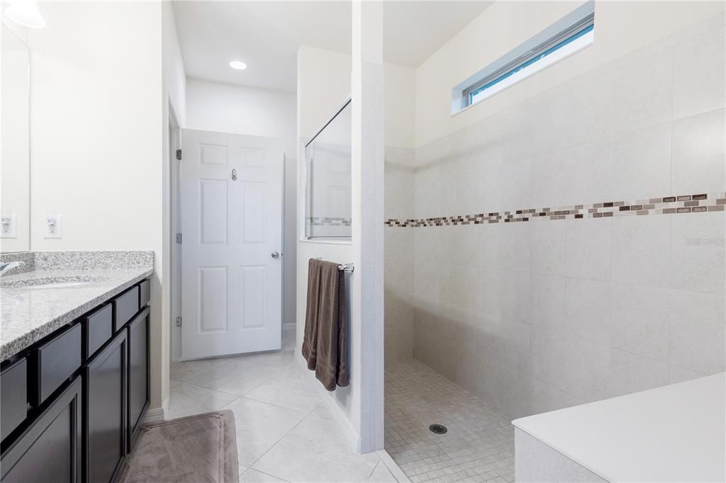 For Sale: $399,900 (4 beds, 2 baths, 1996 Square Feet)