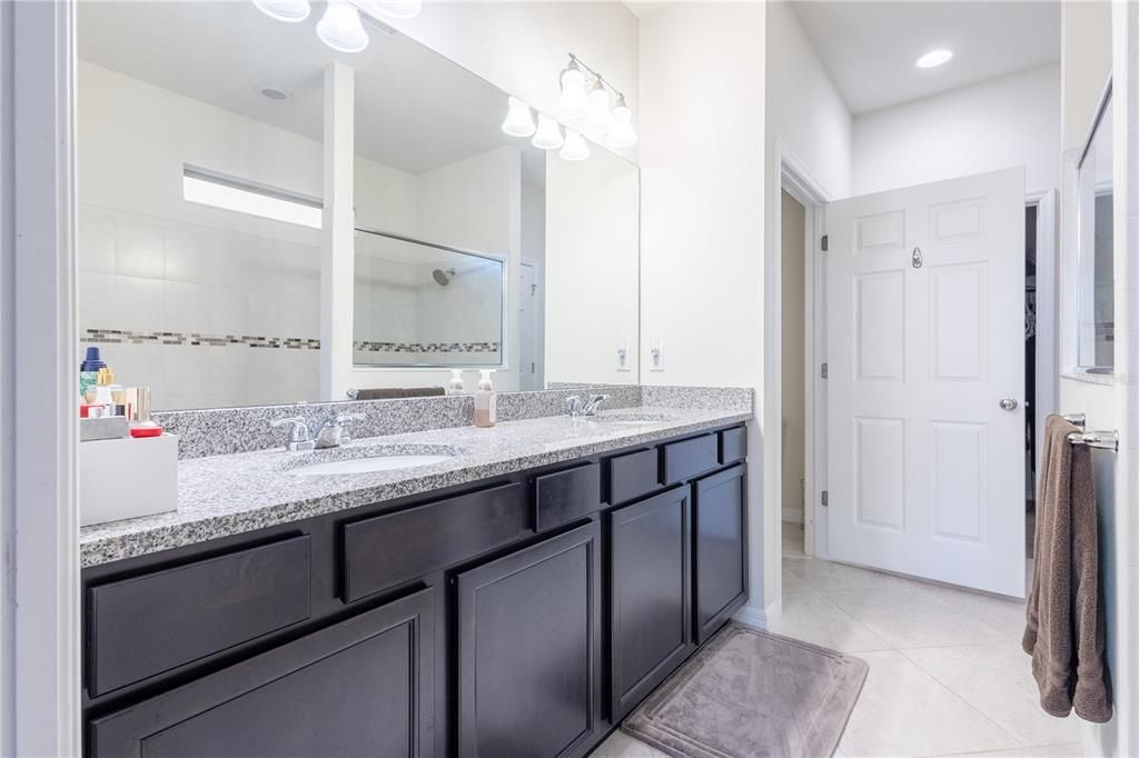 For Sale: $399,900 (4 beds, 2 baths, 1996 Square Feet)