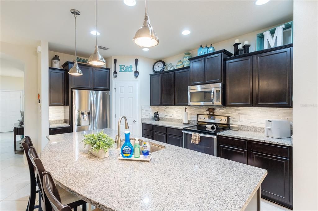 For Sale: $399,900 (4 beds, 2 baths, 1996 Square Feet)