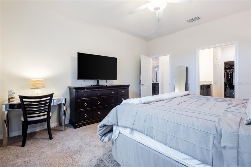 For Sale: $399,900 (4 beds, 2 baths, 1996 Square Feet)