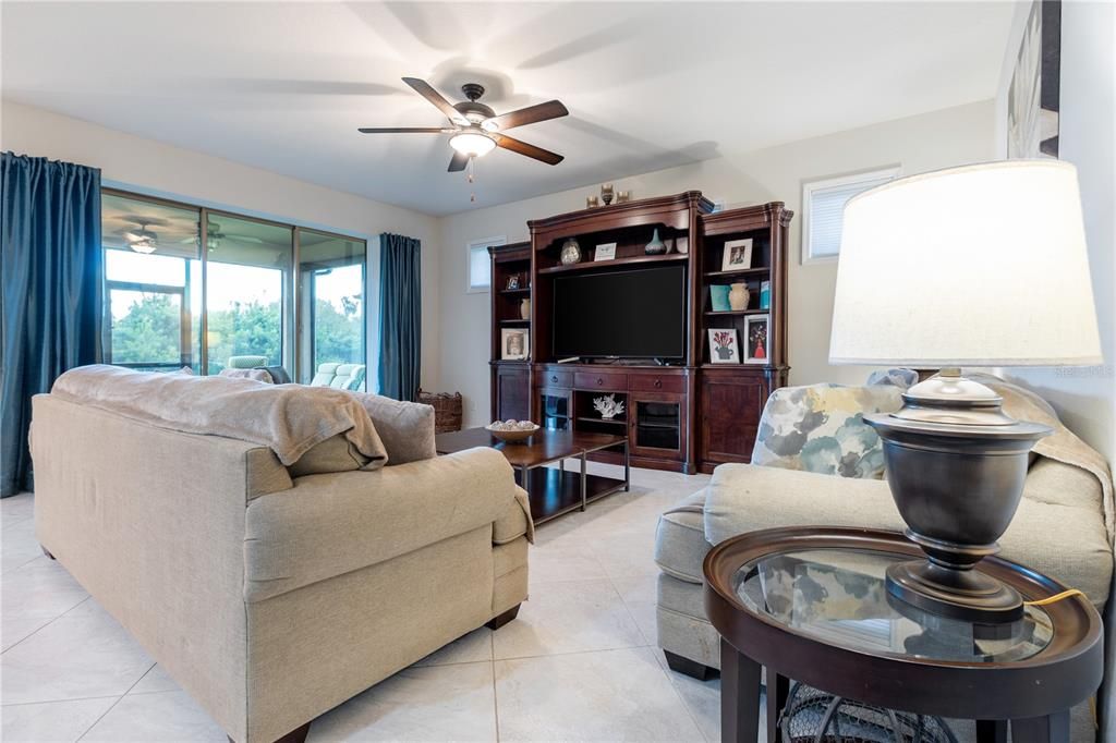 For Sale: $399,900 (4 beds, 2 baths, 1996 Square Feet)