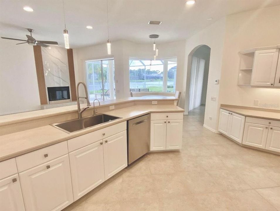 For Sale: $789,000 (4 beds, 3 baths, 2814 Square Feet)