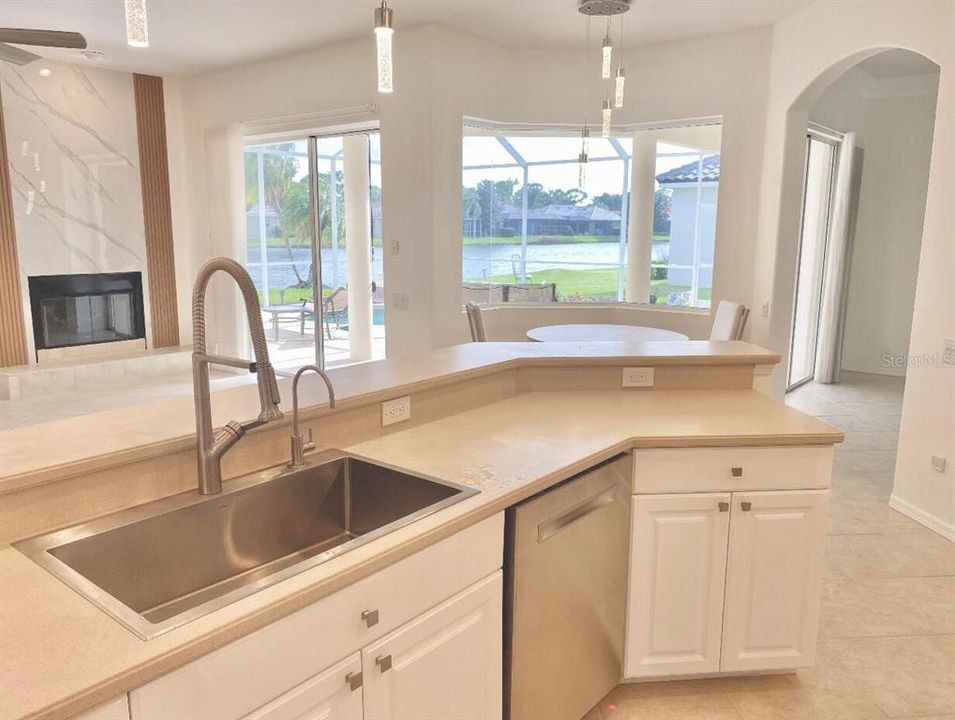 For Sale: $789,000 (4 beds, 3 baths, 2814 Square Feet)