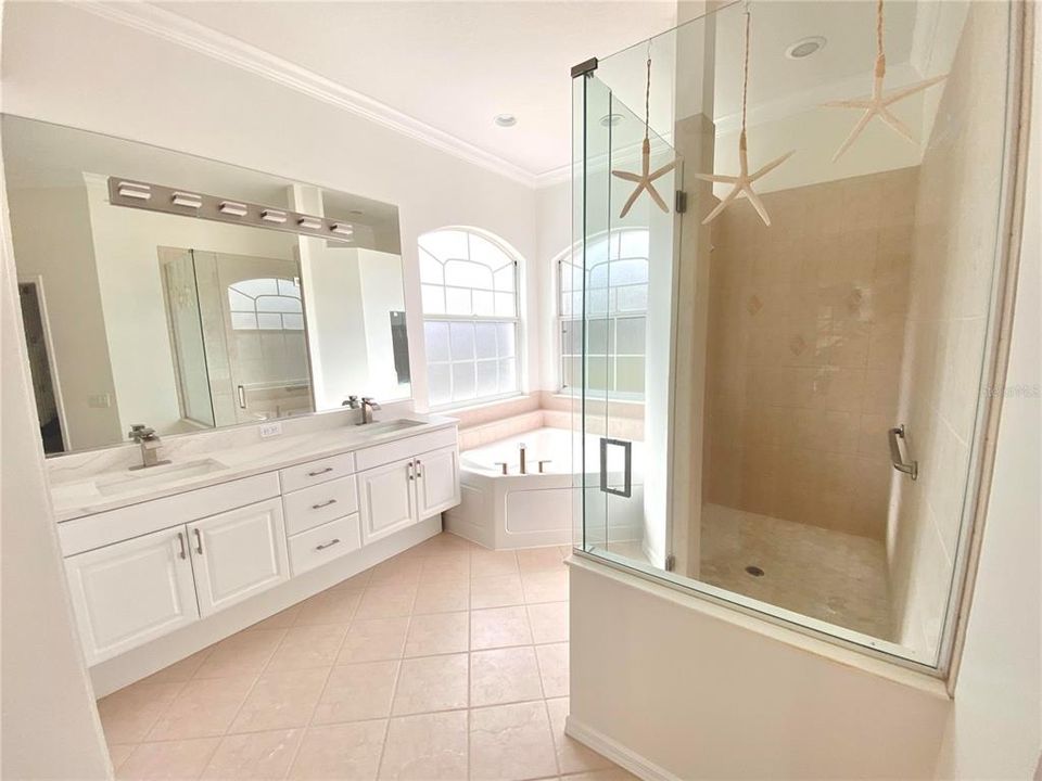 For Sale: $789,000 (4 beds, 3 baths, 2814 Square Feet)