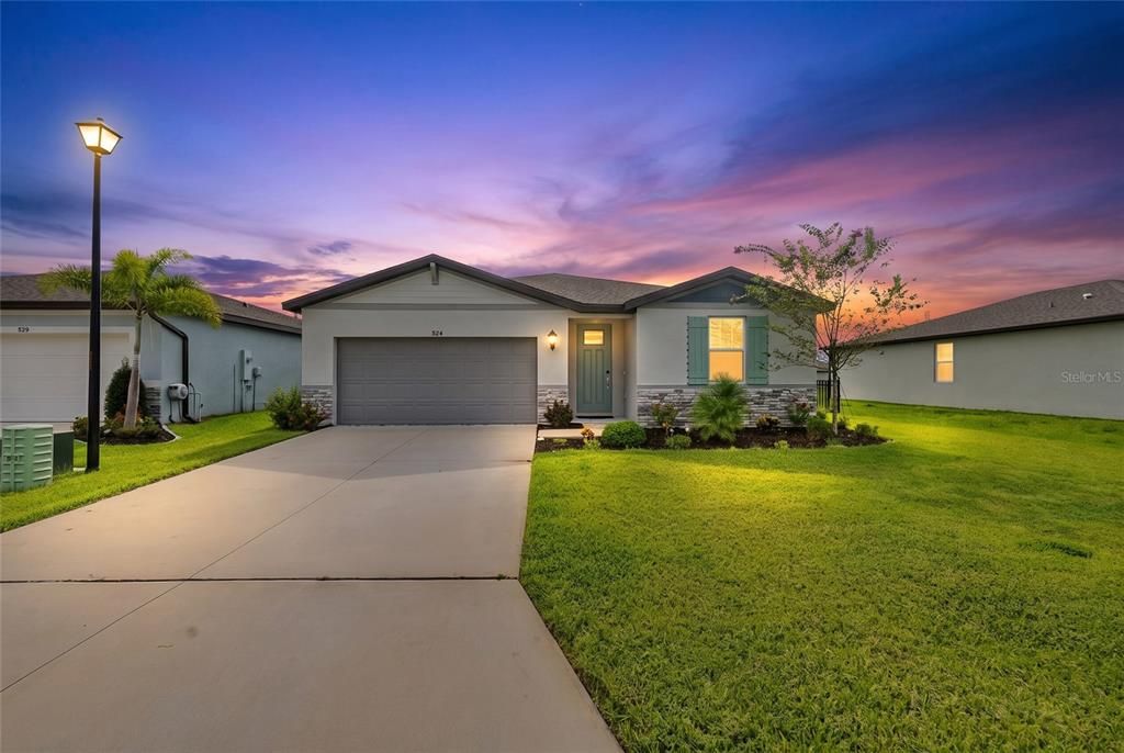 For Sale: $351,000 (4 beds, 2 baths, 1849 Square Feet)