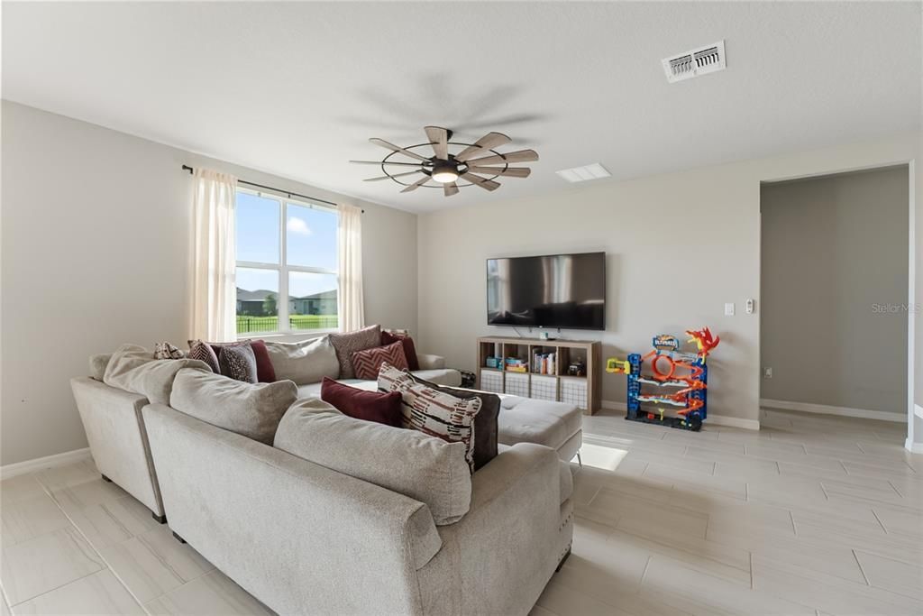 For Sale: $351,000 (4 beds, 2 baths, 1849 Square Feet)