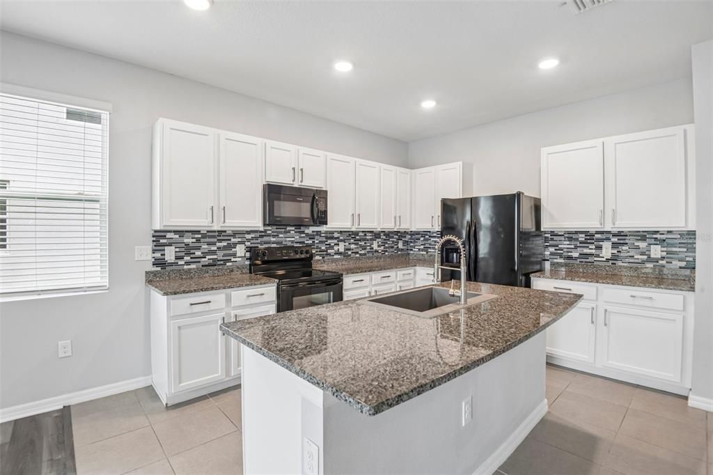 For Sale: $335,000 (3 beds, 2 baths, 1758 Square Feet)