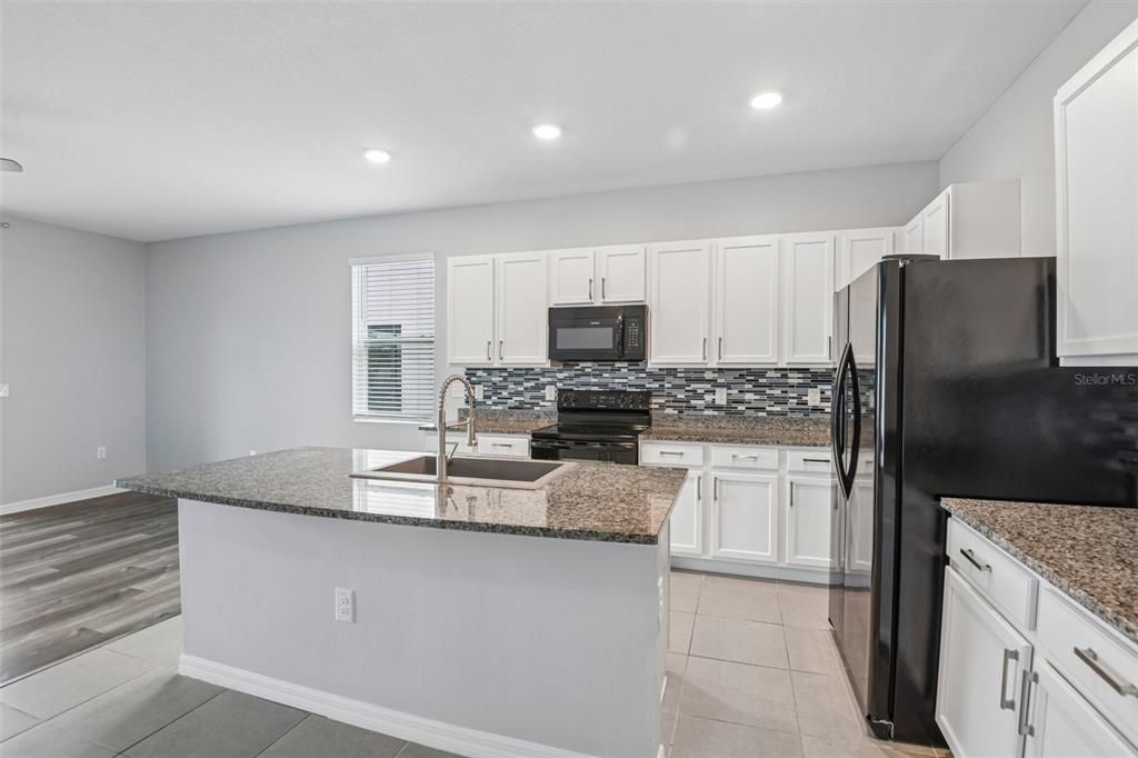 For Sale: $335,000 (3 beds, 2 baths, 1758 Square Feet)