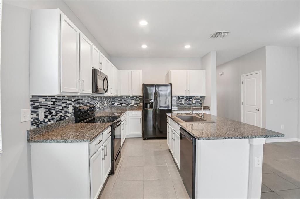 For Sale: $335,000 (3 beds, 2 baths, 1758 Square Feet)