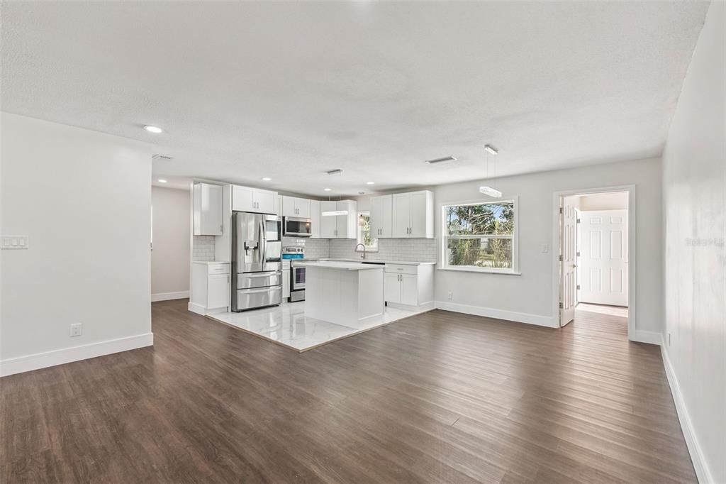For Sale: $300,000 (4 beds, 2 baths, 1792 Square Feet)