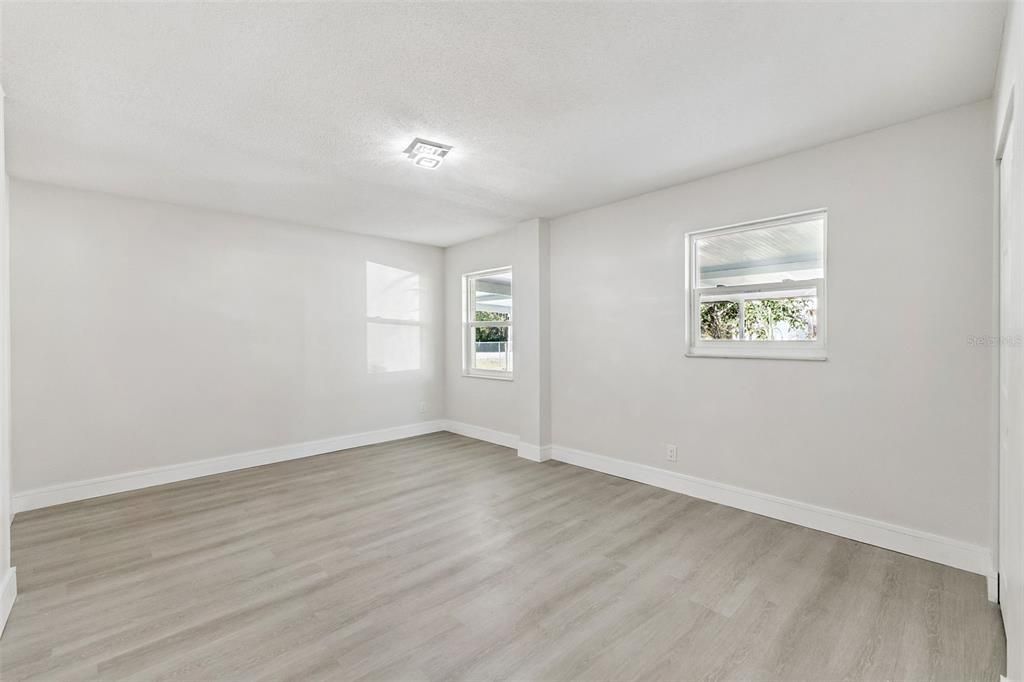 For Sale: $300,000 (4 beds, 2 baths, 1792 Square Feet)