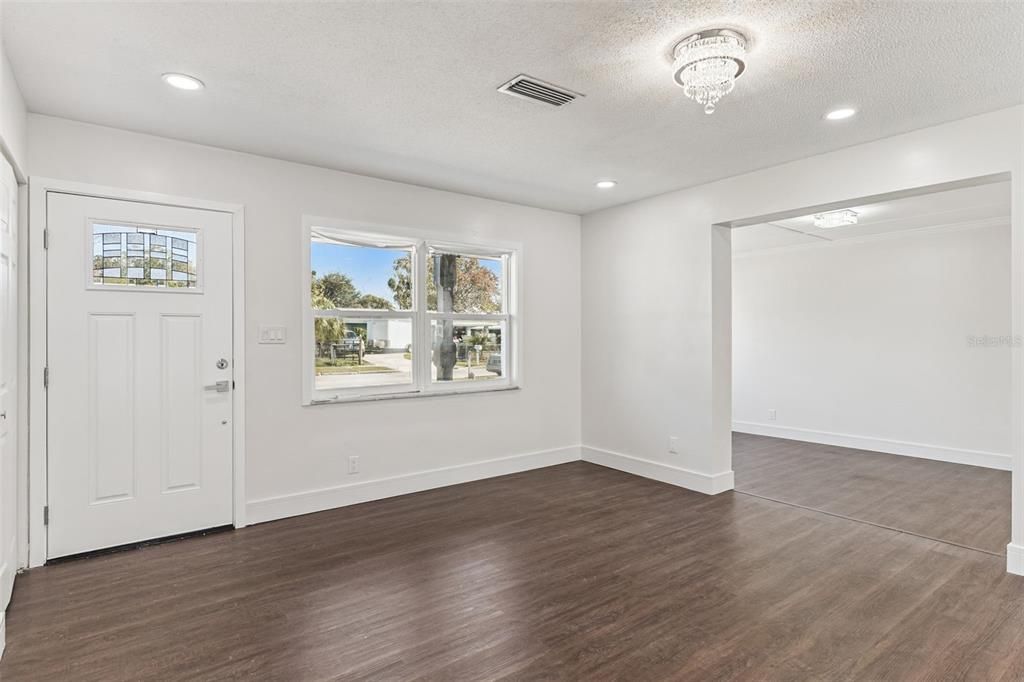 For Sale: $300,000 (4 beds, 2 baths, 1792 Square Feet)