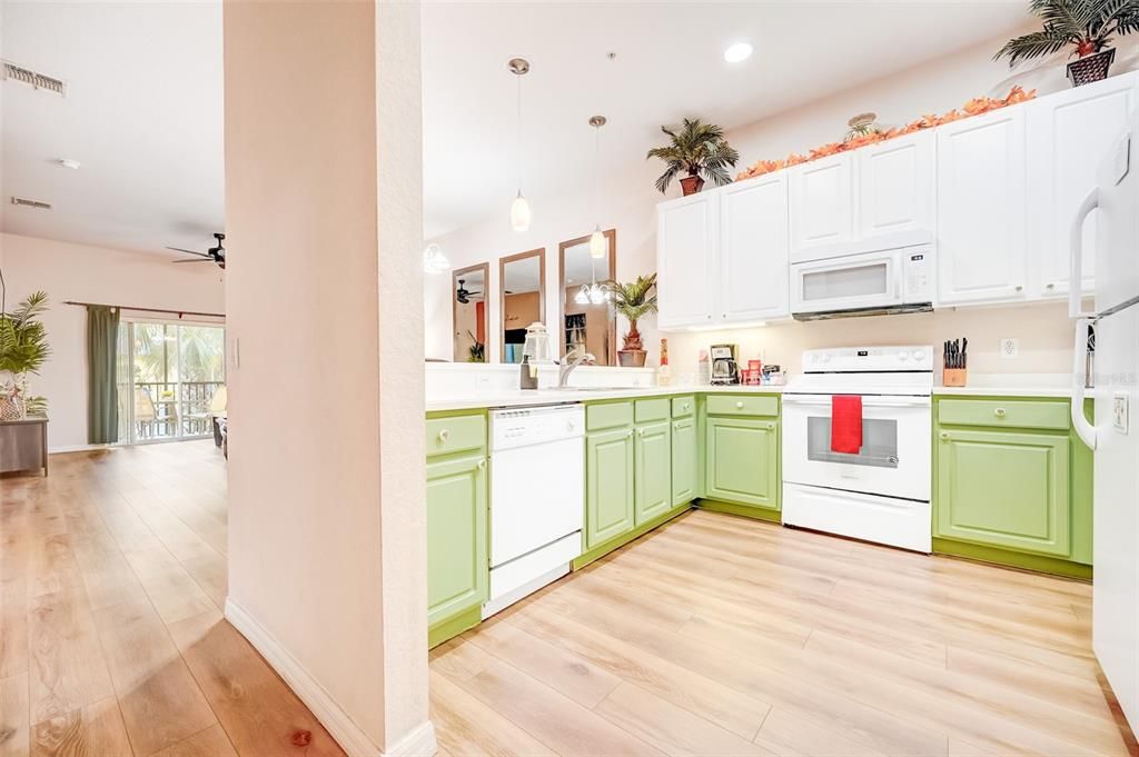 For Sale: $195,000 (2 beds, 2 baths, 1173 Square Feet)