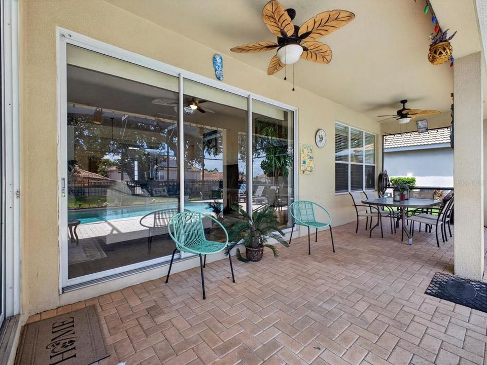 En Venta: $679,000 (5 camas, 5 baños, 2297 Pies cuadrados)