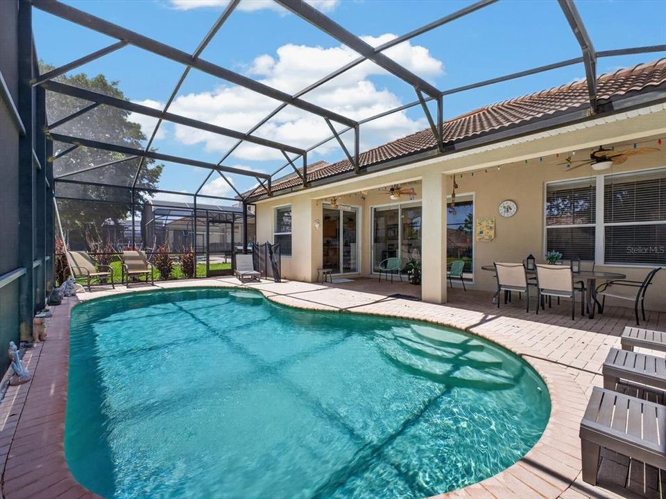 En Venta: $679,000 (5 camas, 5 baños, 2297 Pies cuadrados)