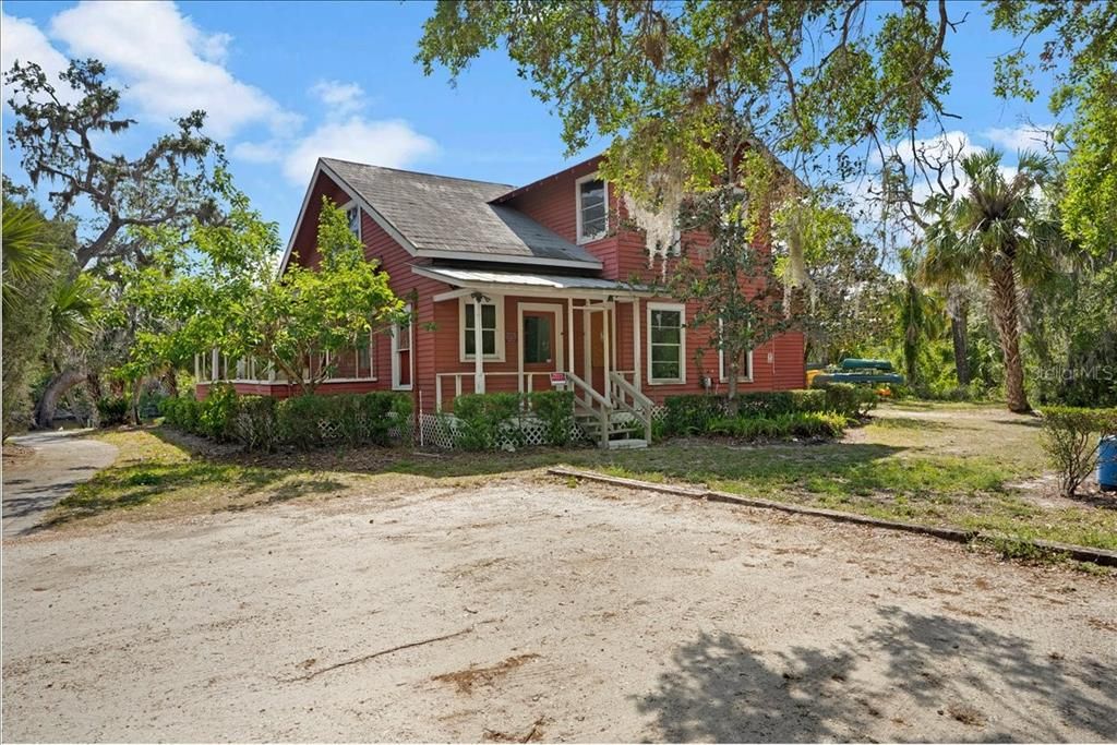 For Sale: $725,000 (4 beds, 3 baths, 2681 Square Feet)