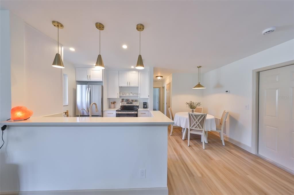 Active With Contract: $2,900 (2 beds, 2 baths, 1020 Square Feet)