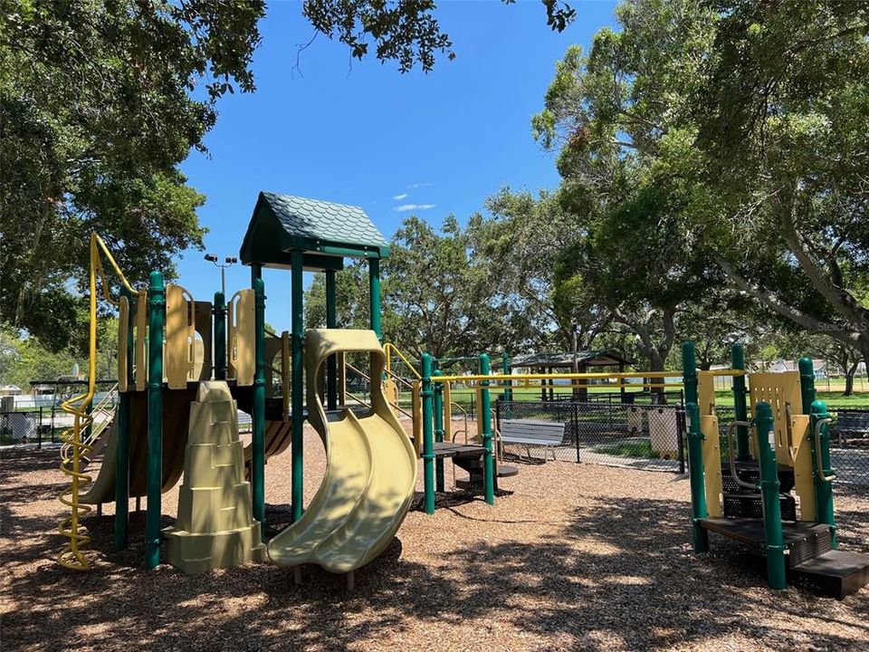 Active With Contract: $2,900 (2 beds, 2 baths, 1020 Square Feet)
