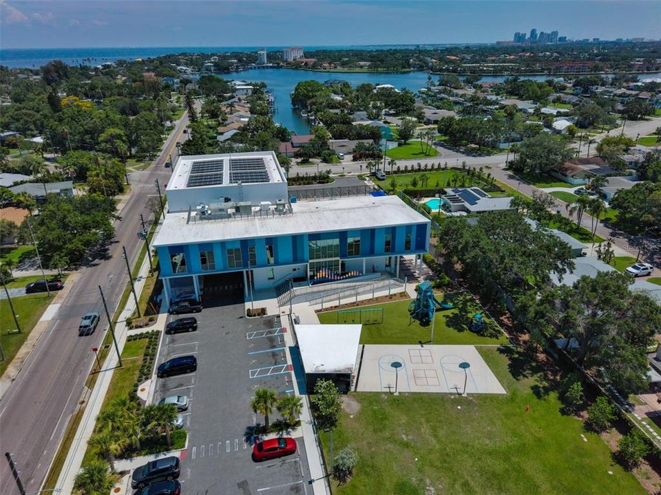 Active With Contract: $2,900 (2 beds, 2 baths, 1020 Square Feet)
