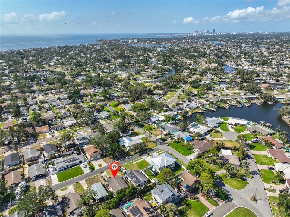 Active With Contract: $2,900 (2 beds, 2 baths, 1020 Square Feet)