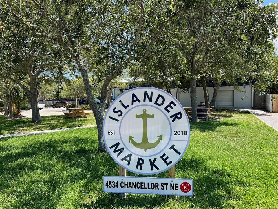 Active With Contract: $2,900 (2 beds, 2 baths, 1020 Square Feet)