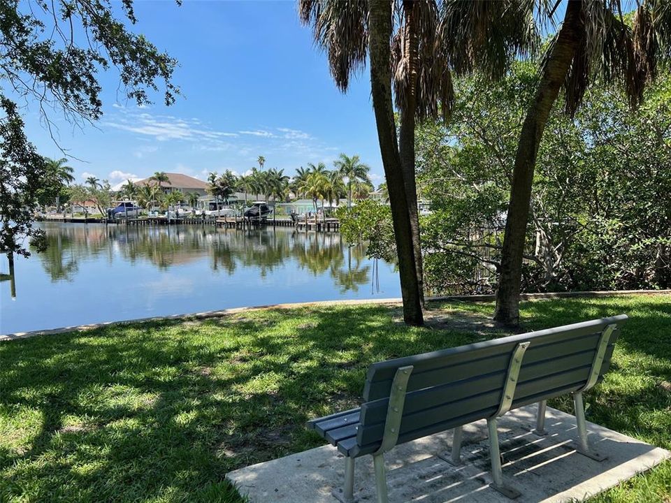 Active With Contract: $2,900 (2 beds, 2 baths, 1020 Square Feet)