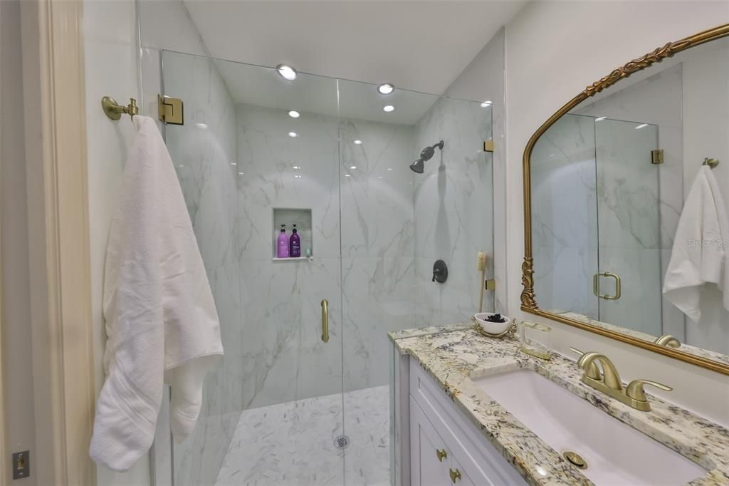 Active With Contract: $2,900 (2 beds, 2 baths, 1020 Square Feet)