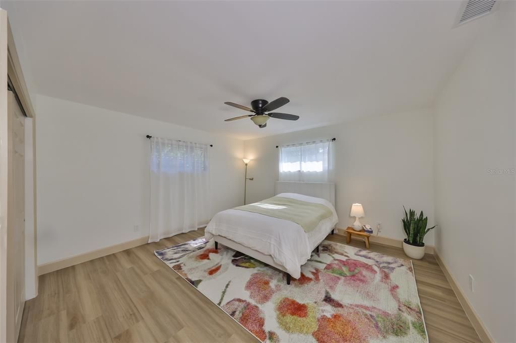 Active With Contract: $2,900 (2 beds, 2 baths, 1020 Square Feet)
