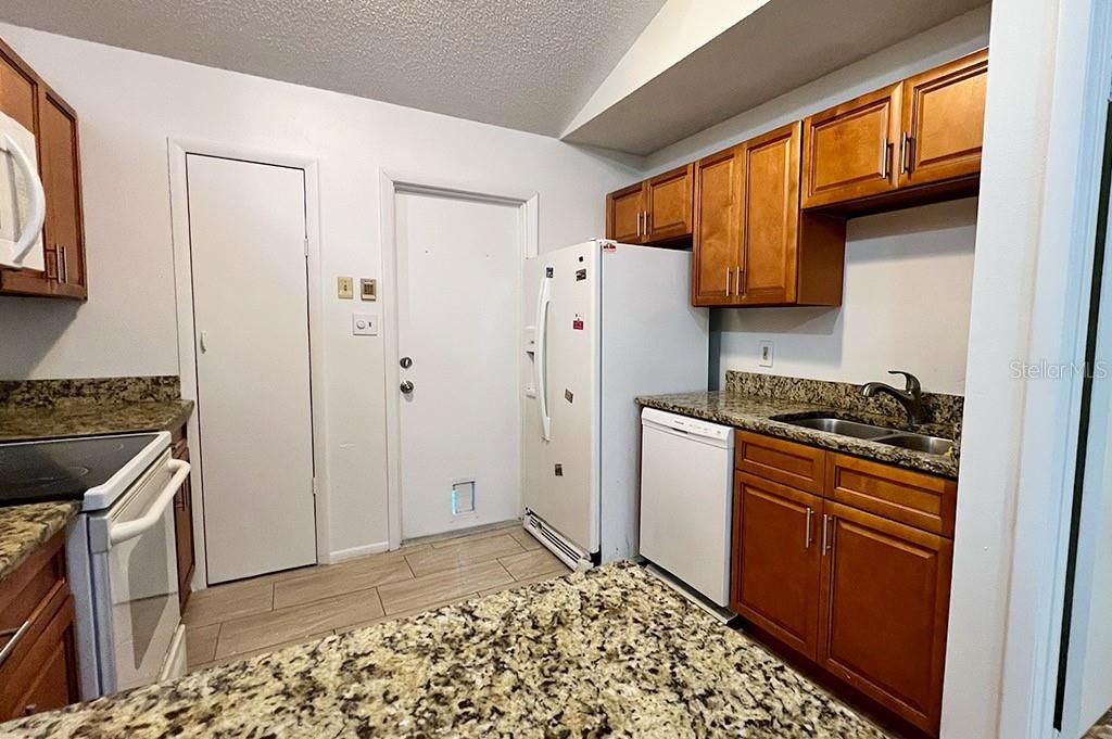 For Rent: $1,600 (3 beds, 2 baths, 1149 Square Feet)