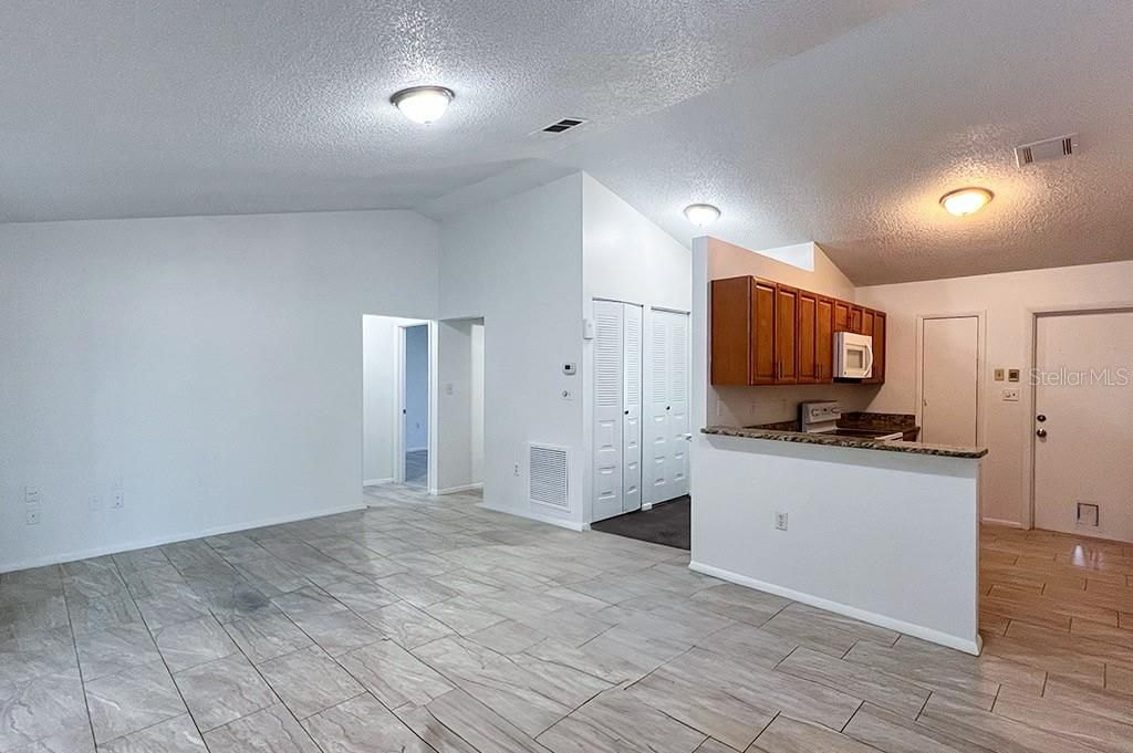 For Rent: $1,600 (3 beds, 2 baths, 1149 Square Feet)
