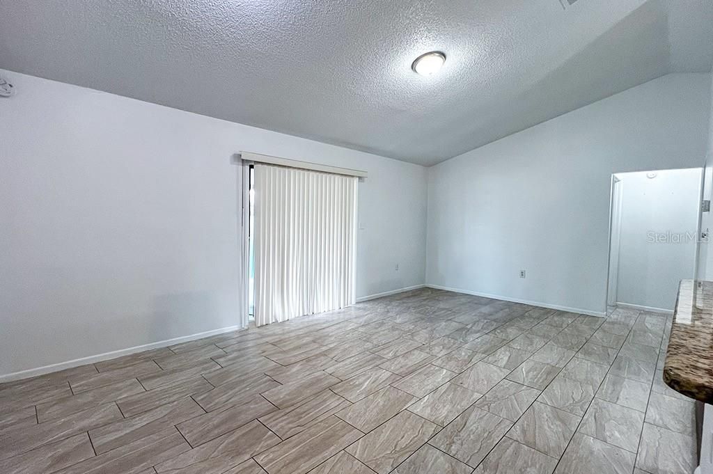 For Rent: $1,600 (3 beds, 2 baths, 1149 Square Feet)