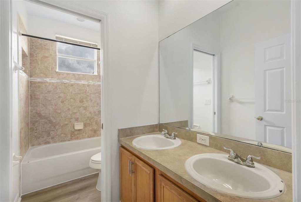 For Sale: $410,000 (4 beds, 2 baths, 1941 Square Feet)