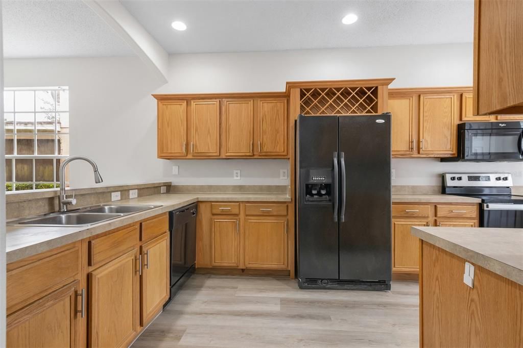 For Sale: $410,000 (4 beds, 2 baths, 1941 Square Feet)
