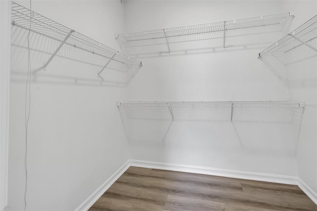 For Sale: $410,000 (4 beds, 2 baths, 1941 Square Feet)